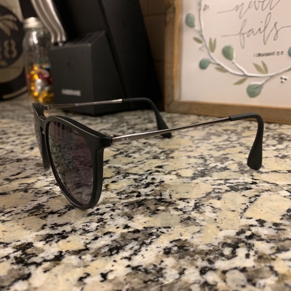 Ray-Ban Erika Classic Black Grey Gradient main image 5